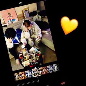 ดาวน์โหลดและฟังเพลง To the Moon (Feat. UNEDUCATED KID) พร้อมเนื้อเพลงจาก YUMDDA