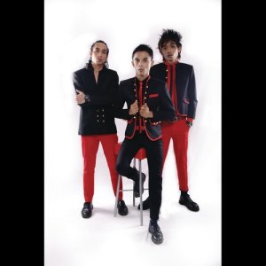 ดาวน์โหลดและฟังเพลง Satu Sama พร้อมเนื้อเพลงจาก Klangit