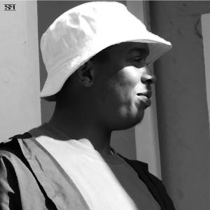 Dengarkan lagu Too Much (Explicit) nyanyian Gee. dengan lirik