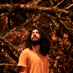 Dengarkan lagu A Leveza do Nosso Amor nyanyian ZéVitor dengan lirik