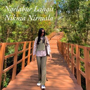 Listen to Ngelabur Langit song with lyrics from Nikma Nirmala