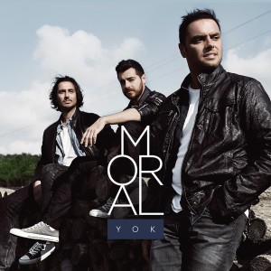 Dengarkan Değişmez Hikaye lagu dari Moral dengan lirik