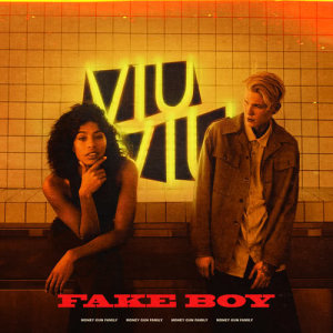 ดาวน์โหลดและฟังเพลง Fake Boy พร้อมเนื้อเพลงจาก VIU VIU
