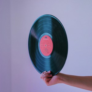 收聽譚詠麟的講不出再見歌詞歌曲