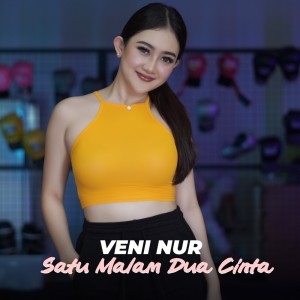 收聽Veni Nur的Satu Malam Dua Cinta歌詞歌曲