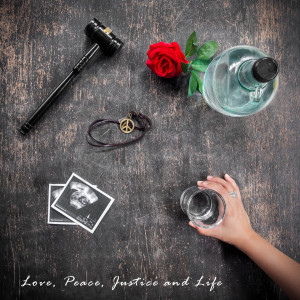 收聽Hey Moonshine的Love, Peace, Justice and Life歌詞歌曲