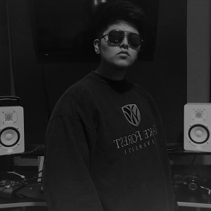 ดาวน์โหลดและฟังเพลง Cocktail พร้อมเนื้อเพลงจาก Eric Pablo