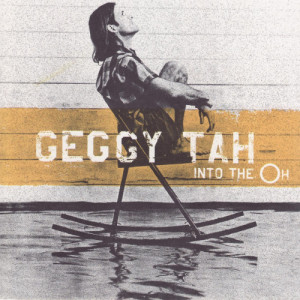 ดาวน์โหลดและฟังเพลง Love Is Alone พร้อมเนื้อเพลงจาก Geggy Tah