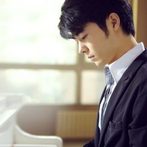 Listen to 梦的翅膀 (夜色钢琴曲) (钢琴曲) song with lyrics from 赵海洋