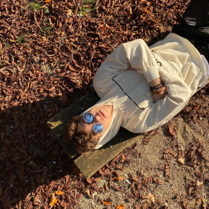 收聽Headoneast的Ljubav歌詞歌曲