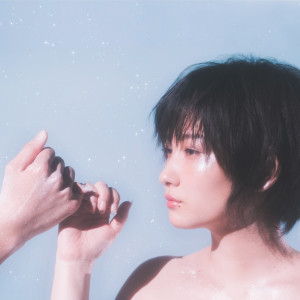 收聽佐藤千亜妃的Fake / Romance歌詞歌曲
