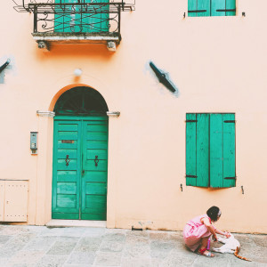 ดาวน์โหลดและฟังเพลง Friday พร้อมเนื้อเพลงจาก Kleinefrigo