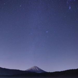 Dengarkan Beautiful and Inspiring lagu dari Relaxing Music dengan lirik