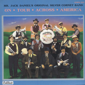 收聽Mr. Jack Daniel's Original Silver Cornet Band的Everybody's Doing It歌詞歌曲