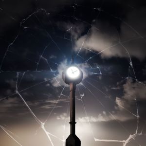 ดาวน์โหลดและฟังเพลง broke พร้อมเนื้อเพลงจาก YKEY