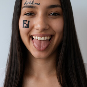 收聽1lulo的Abrazado a Mi (Explicit)歌詞歌曲