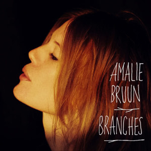 ดาวน์โหลดและฟังเพลง Music Box พร้อมเนื้อเพลงจาก Amalie Bruun