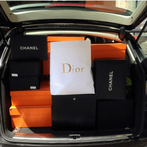 Dengarkan Expensive (Explicit) lagu dari Dior dengan lirik