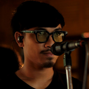 收聽วงดอร์แมน的ยิ่งกว่าเสียใจ (Cover Version)歌詞歌曲