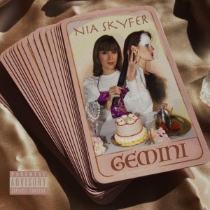 ดาวน์โหลดและฟังเพลง Gemini พร้อมเนื้อเพลงจาก Nia Skyfer