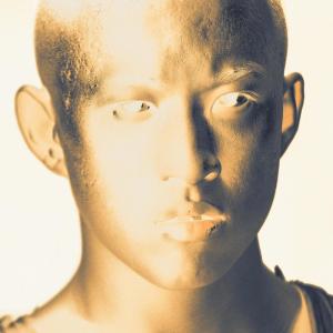 收聽Rich Brian的Yellow (feat. Bekon) (Explicit)歌詞歌曲