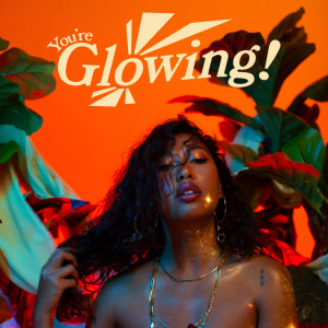 ดาวน์โหลดและฟังเพลง Glowing พร้อมเนื้อเพลงจาก Satica