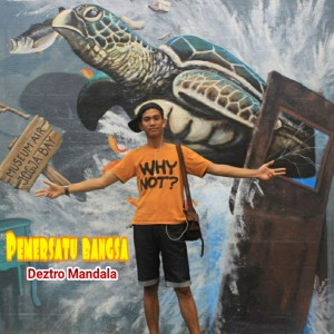 ดาวน์โหลดและฟังเพลง Pemersatu Bangsa พร้อมเนื้อเพลงจาก Deztro Mandala