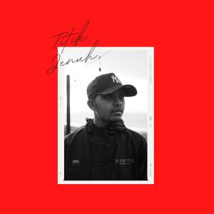 收聽Ebeng Acom的Titik Jenuh歌詞歌曲