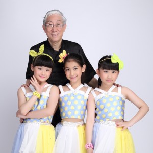 Dengarkan lagu 我是雷风侠 nyanyian 徐嘉麟 dengan lirik