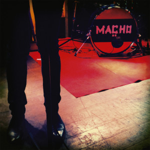 ดาวน์โหลดและฟังเพลง Lucas พร้อมเนื้อเพลงจาก Macho