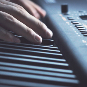 Dengarkan Te Quise Amar lagu dari Jurrivh dengan lirik