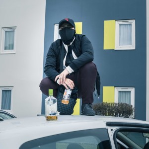 Dengarkan Mala lagu dari 31 Di3z dengan lirik