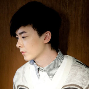 Listen to Xiang Yi Ge Ren song with lyrics from Ken Hung (洪卓立)