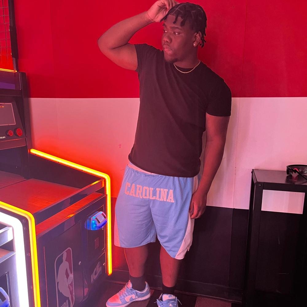 Red (feat. Hoodriichsmoove) (Explicit)