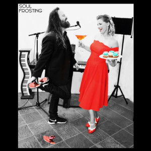 Dengarkan Ordinary Mom (She) lagu dari Tom Scott dengan lirik