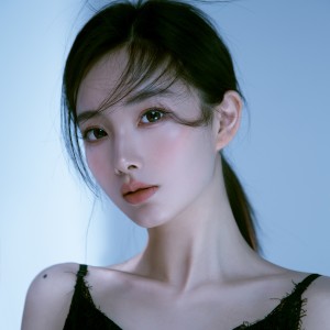 Dengarkan 满天星辰不及你 (完整版) lagu dari 韩小沫 dengan lirik