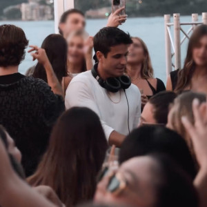 default playlist img