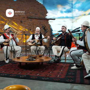 ดาวน์โหลดและฟังเพลง A po i sheh mori Shqiponjë พร้อมเนื้อเพลงจาก Rifat Berisha