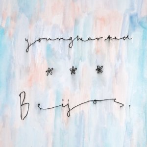 ดาวน์โหลดและฟังเพลง Beijos พร้อมเนื้อเพลงจาก YOUNGHEARTED
