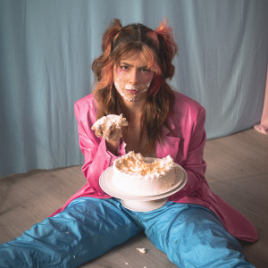 ดาวน์โหลดและฟังเพลง 10 Lágrimas พร้อมเนื้อเพลงจาก Greta Ela