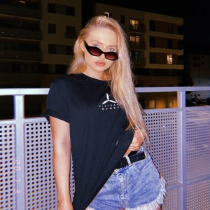 Listen to T-Shirt song with lyrics from MCHserfer
