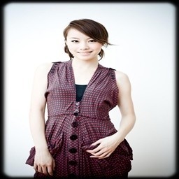 ดาวน์โหลดและฟังเพลง 我是… พร้อมเนื้อเพลงจาก 邓丽欣