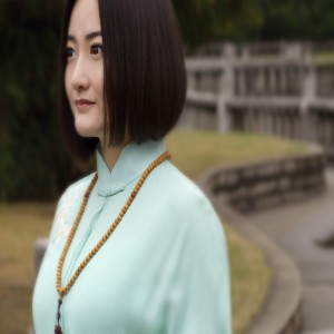 Dengarkan 感恩上师 lagu dari 云菲菲 dengan lirik
