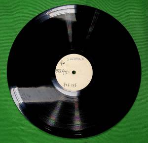 Listen to 毁家纾难（三） song with lyrics from 半日安