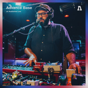 ดาวน์โหลดและฟังเพลง Your Dog (Audiotree Live Version) พร้อมเนื้อเพลงจาก Advance Base
