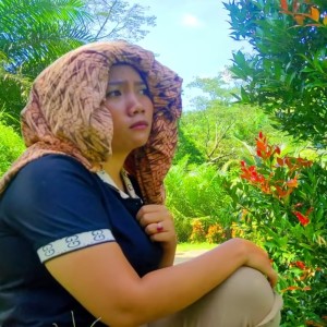 收聽Lusi Purba Silangit的Sihol Sukses歌詞歌曲