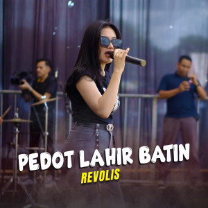 Dengarkan Pedot Lahir Batin lagu dari Revolis dengan lirik