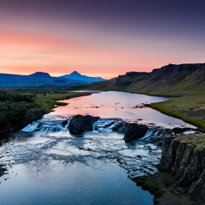 Listen to Þú komst um kvöld song with lyrics from Svanhildur Jakobsdóttir