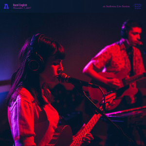 ดาวน์โหลดและฟังเพลง Never Going Home (Audiotree Live Version) พร้อมเนื้อเพลงจาก Hazel English