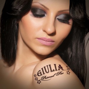 收聽Giulia的Ce frumosa e iubirea歌詞歌曲
